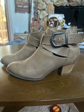 Vionic - Rory Leather Bootie